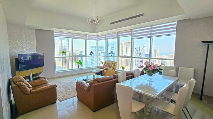 Luxury Skyline Apartment With Panoramic Views - الشارقة