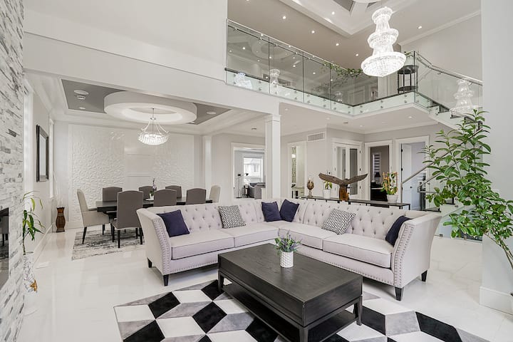 Spacious Luxury Haven - 6br - 5.5ba - 써리
