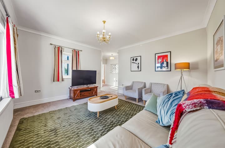 Stylish 3 Bedroom House Near Heathrow Airport - Brentford