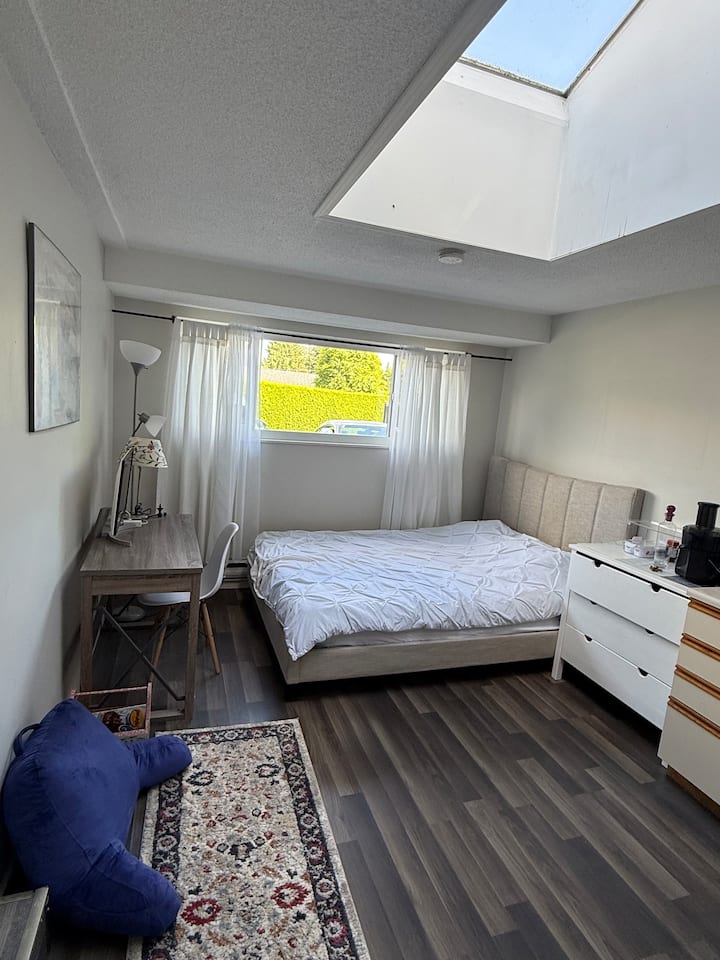 Private Suite · Private Bath · 10 Min To Downtown - North Vancouver