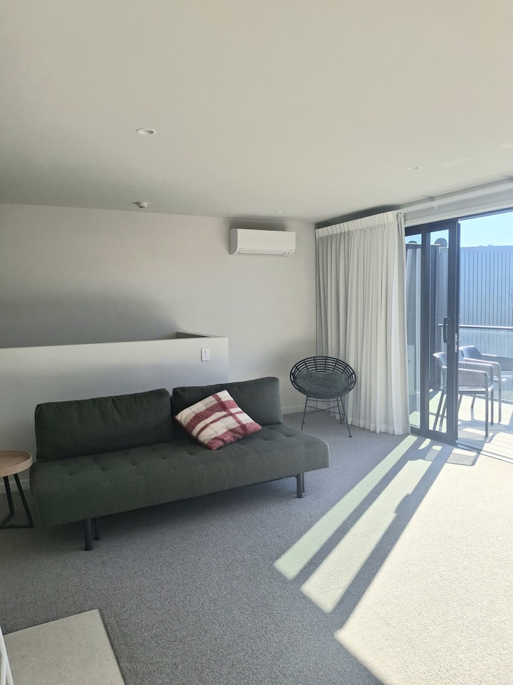 Spacious, Clean, Sunny And Central Appartment - Waihi Beach
