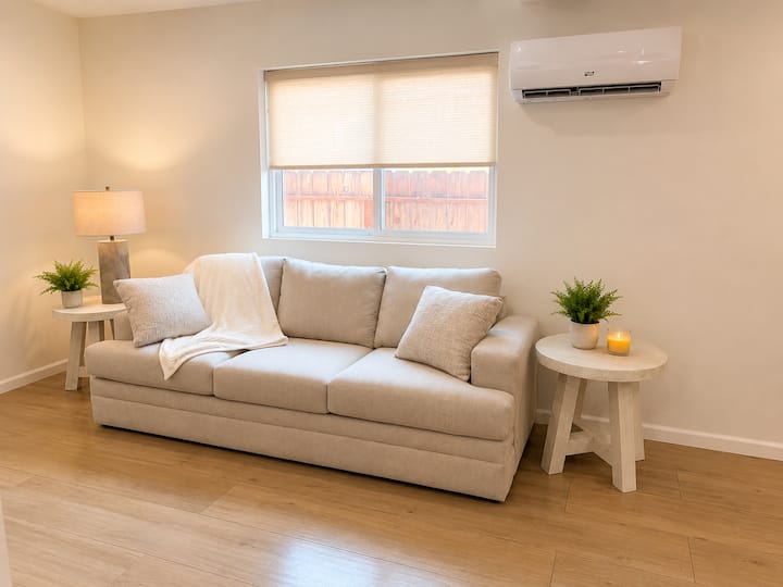Bright Modern Studio • Full Kitchen • Washer/dryer - Lakeside, CA