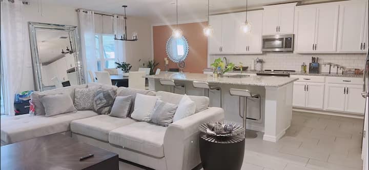 Your Boujee Gateway Is Waiting For You! - Davenport, FL