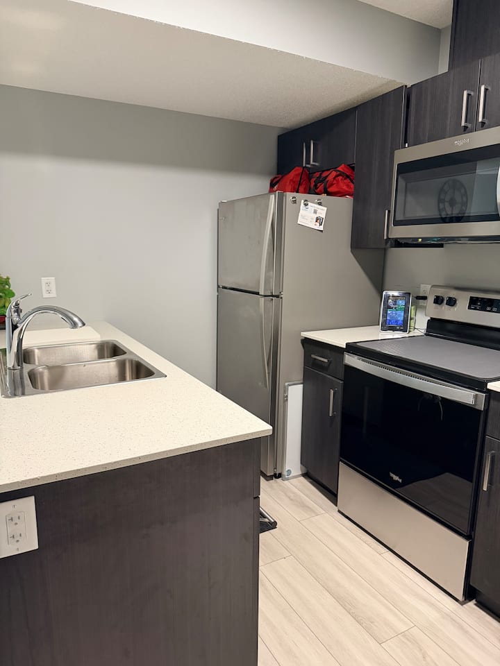 Cozy Bsmt Suite Offers 2bdrm, Kitchen & Laundry. - Spruce Grove