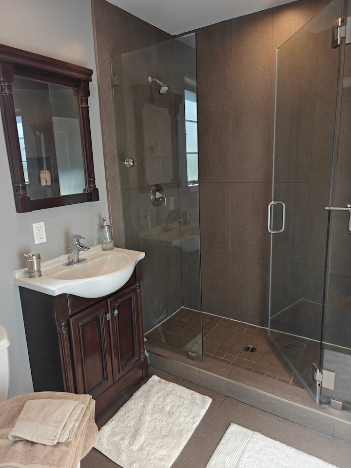 Bright Spacious Apartment One Block From Stanford - 멘로파크