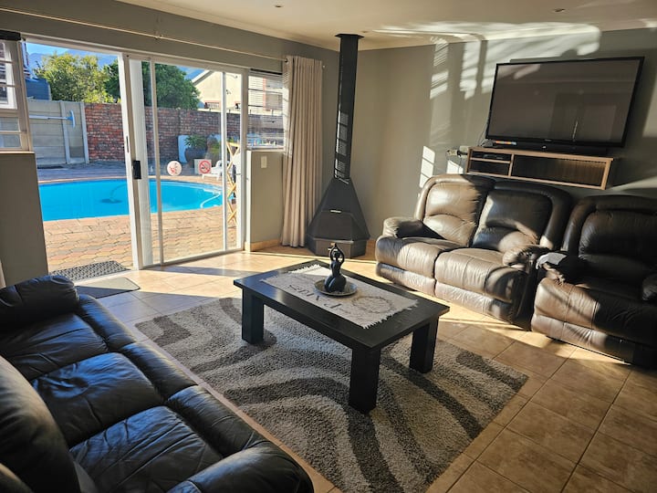 Relaxed 1xbedroom Apartment With Outside Pool - George