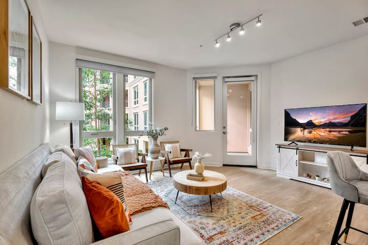 Brand New! Lux & Stylish 2br Apt W/ Pool & Gym - Irvine, CA