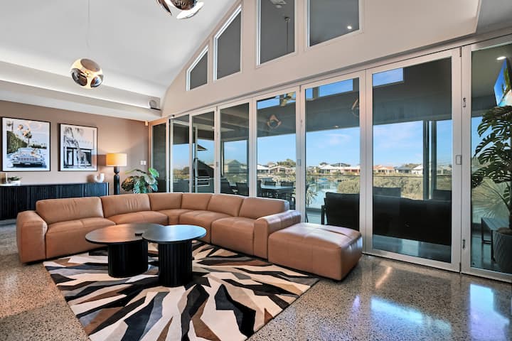 Waterfront Family Home, Heated Indoor Pool. - Hindmarsh Island