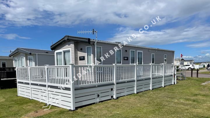 2 Bedroom|wraparound Veranda| West Sands, Seal Bay - Selsey