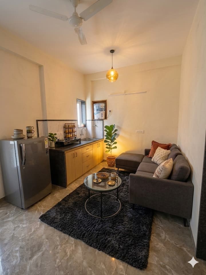 Easeful Couple Friendly | Wfh Wifi | 1bhk - Indore
