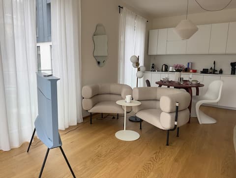 Popular Airbnb listing: Modern studio Praga 6 | Balcony & Private Garage in Praha 6