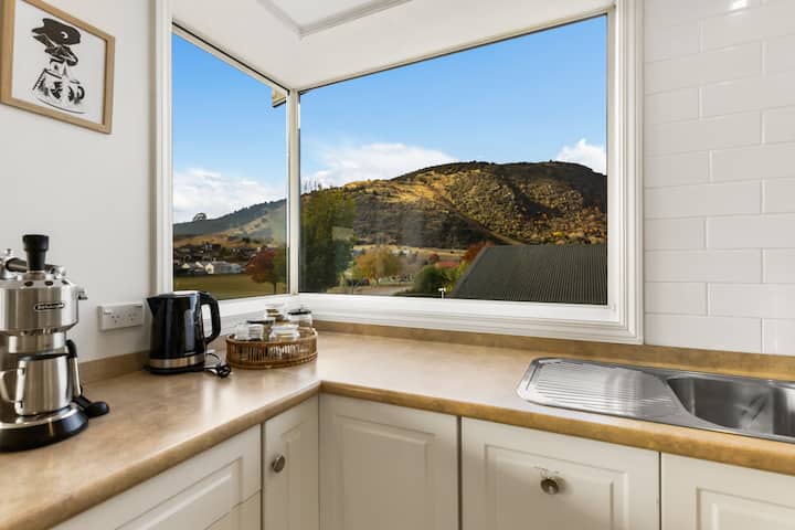 Timberstone House | Spacious 5br, Walk To Town - 와나카