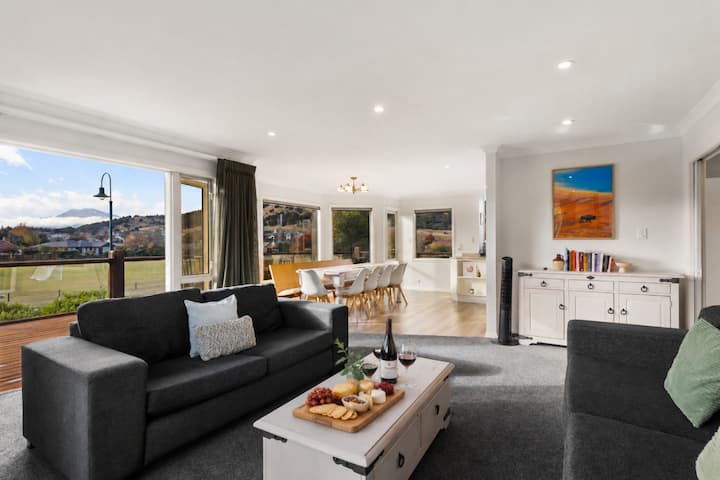 Timberstone House | Spacious 5br, Walk To Town - Wanaka