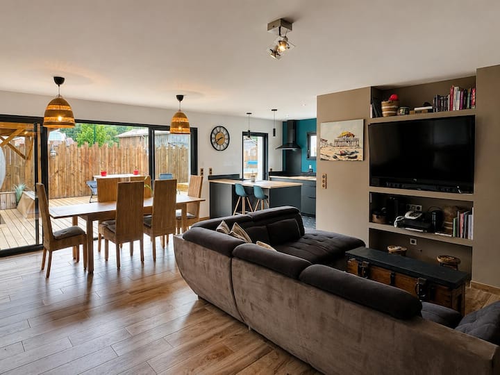 Villa Familiale
120m2 (Réduction +7 Jours) - Salles
