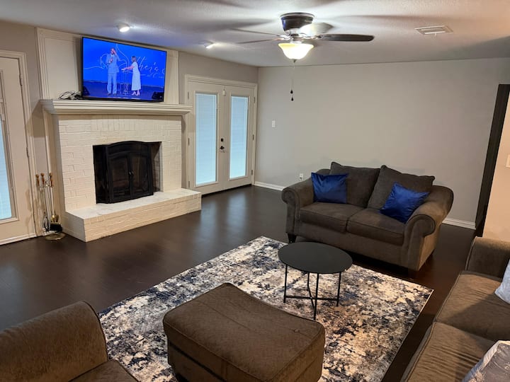 Cozy Dallas Home | 10 Min To Downtown Dallas - DeSoto, TX