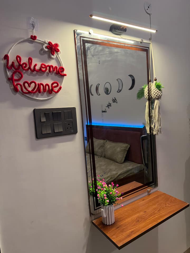 1rk | Perfect Staycation Near Bombay Hospital - Indore