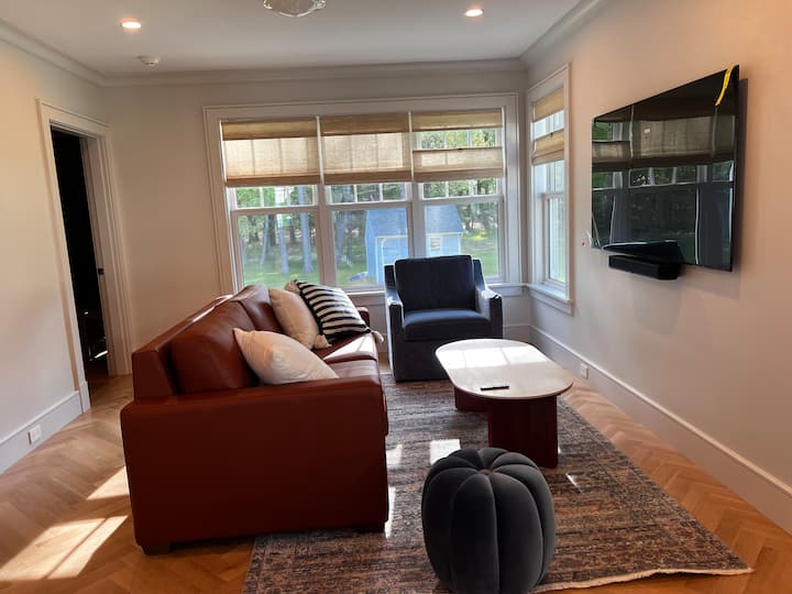 Carriage House On Lake Massapoag - Foxborough, MA