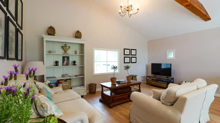 Latour - Spacious Elegance, Ideally Located - France