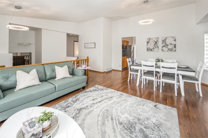Spacious 7 Beds Family Home | Sleeps Large Groups - Calgary