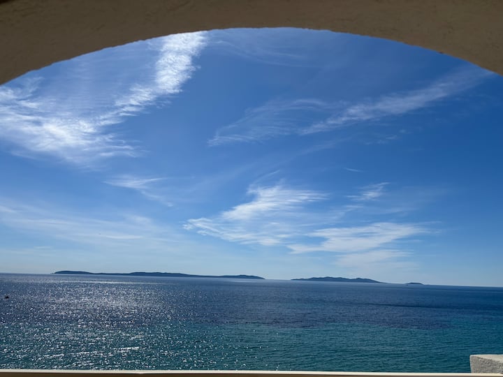 Pieds Dans L'eau Vue Mer Plage De Cavalière - Le Lavandou