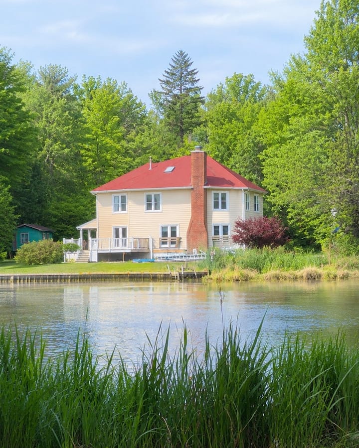 Chsapeake Bay Meets Nantucket, 5 Bedrooms,3.5 Bath - Saint Michaels, MD