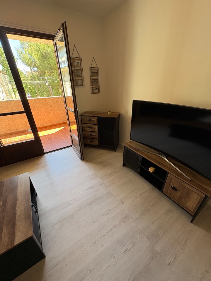 Loue F1 Avec Terrasse
1er éTage - Toulon