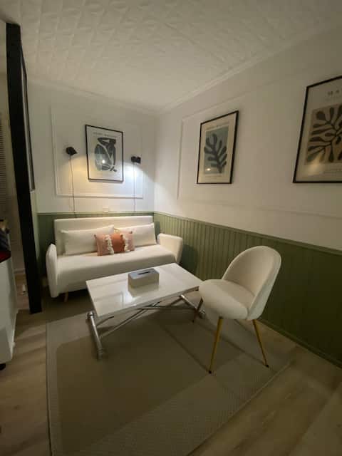 Airbnb performant: Charming bright duplex, sea view + private parking à Gairaut