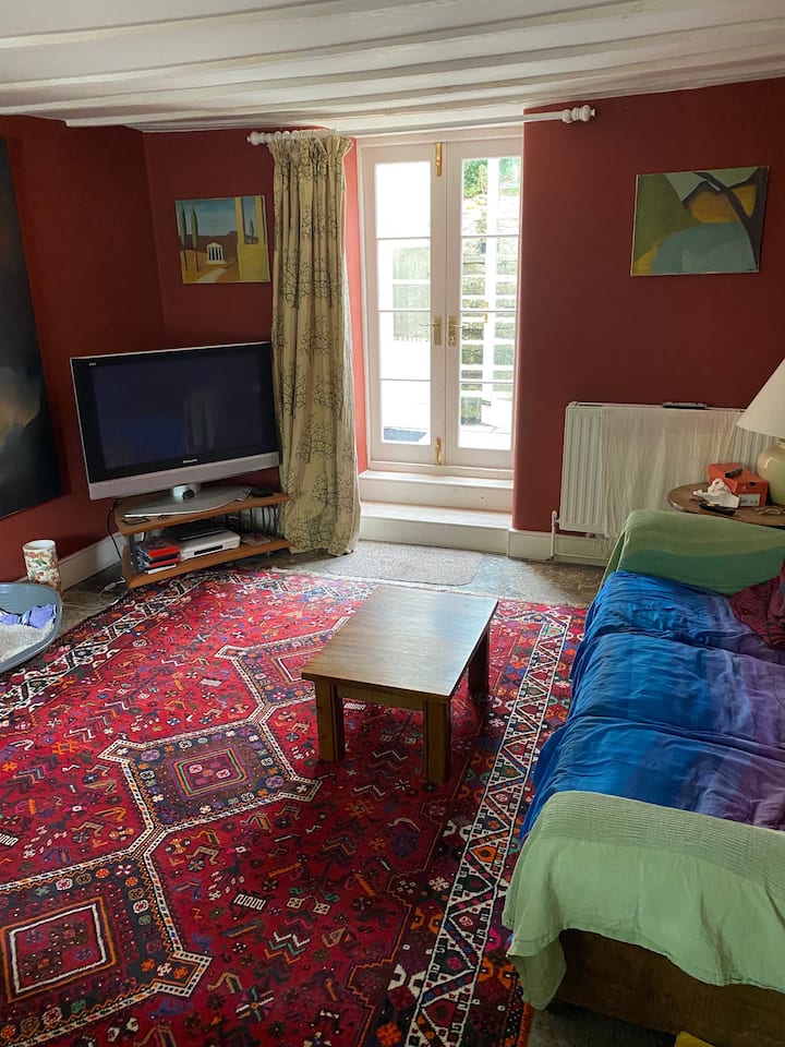 Sherborne, Dorset Three Bedroom House With Parking - Sherborne