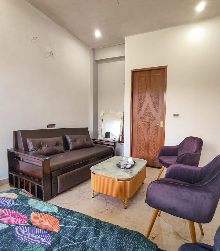 Enchanting Mountain Stay - 6 Rooms - Dehradun