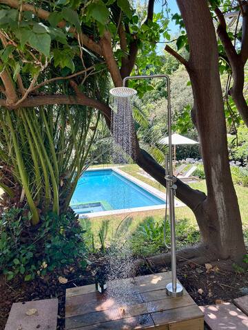 Beach Retreat in Private Park-Like Setting gallery image 3