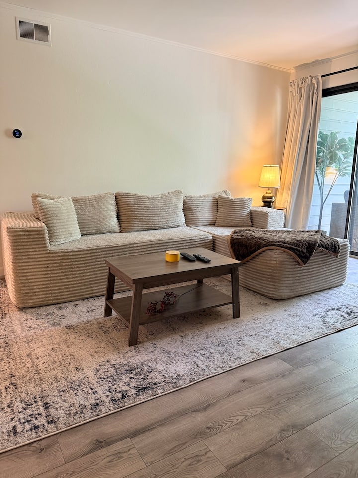 Modern 2br Lakewood-area Retreat W/ Private Garage - Lakewood, CO