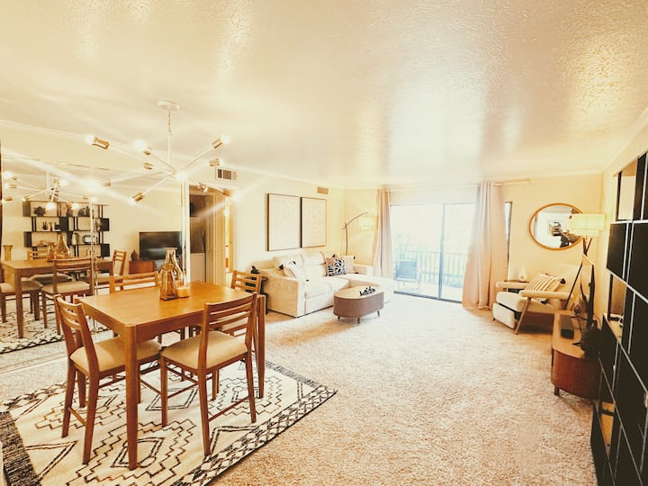 Mid-century Modern Condo Next To Lc Country Club - Irving, TX
