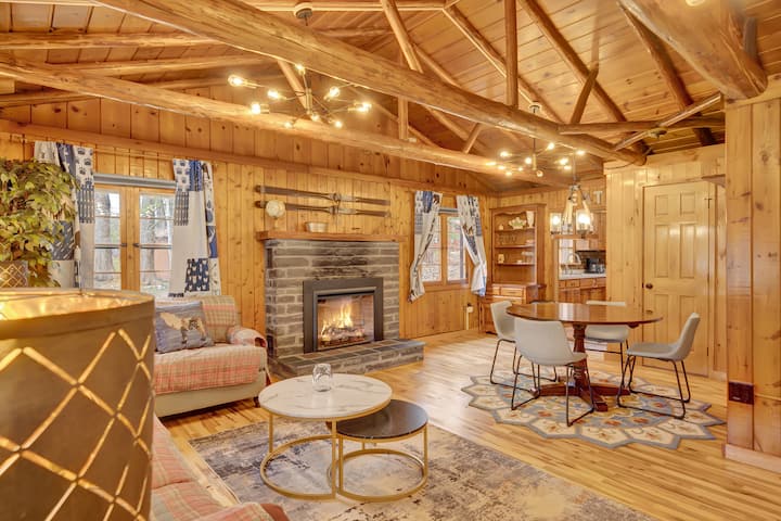 Beartop Lodge - Cozy Retreat W/ Firepit - Lake Harmony, PA