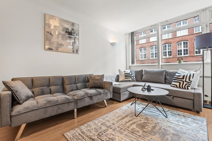 Chic Central Flat – Sleeps 6, Free Parking - Leeds