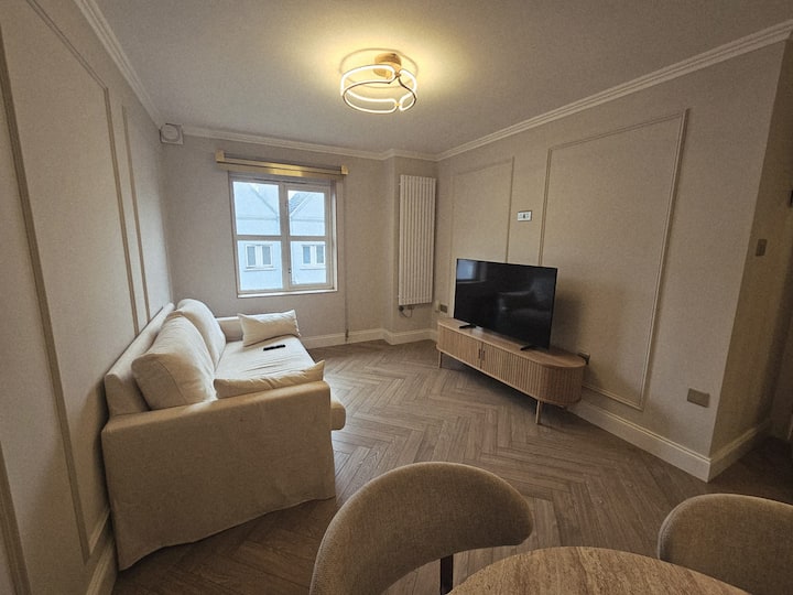 Modern - 3 Bedroom City Centre Apartment - Galway