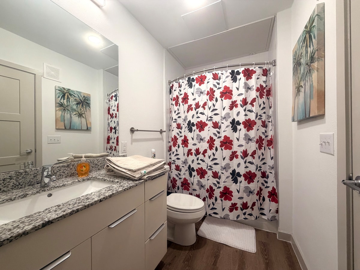 Bright East Riverside Loft - 10 mins from Downtown