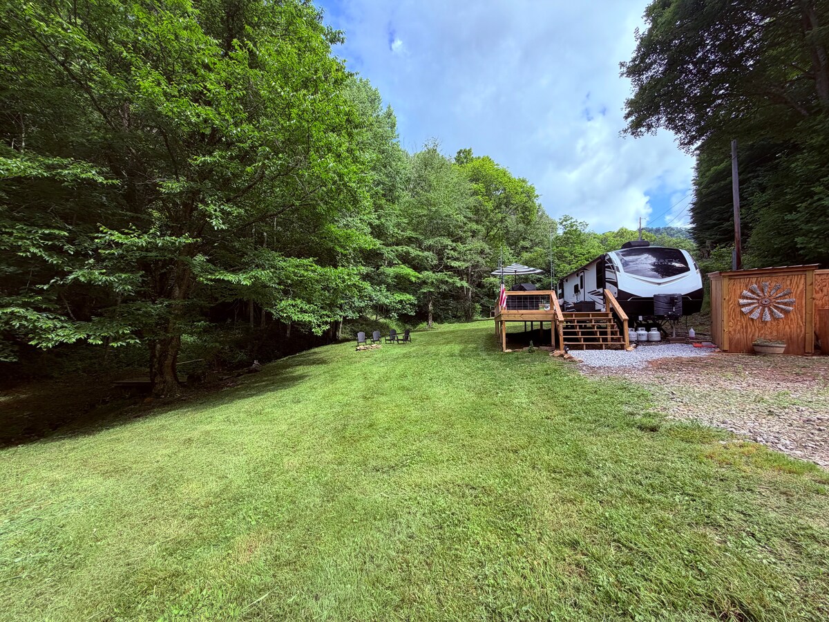 Creekside Glamping in the Blue Ridge Mountains - Campers/RVs for Rent ...