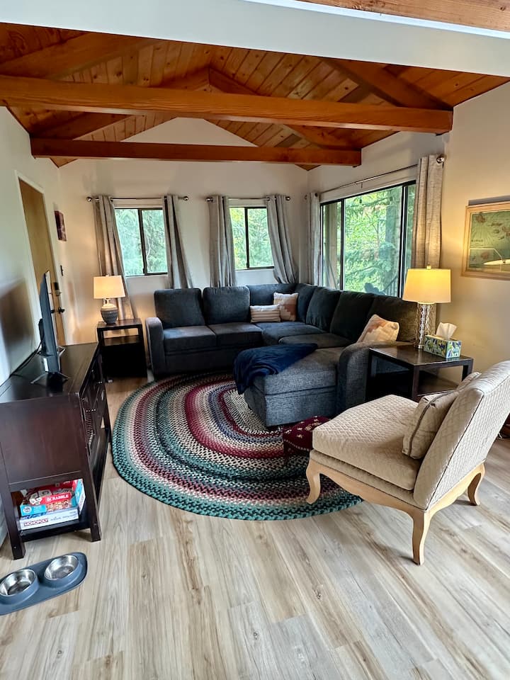 Tamarack Bay Hideaway - Loon Lake, WA