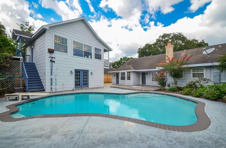 Spacious Group Retreat-pool-galleria - Alief - Houston