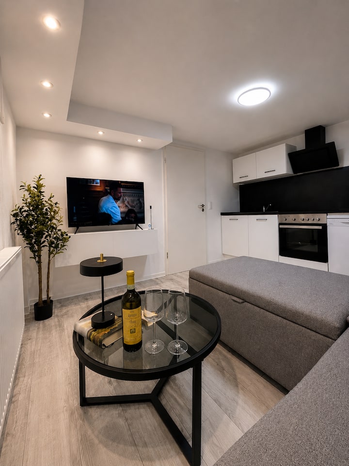 Gemütliche 2 Zimmer Wohnung In Top-lage - 茵格斯達