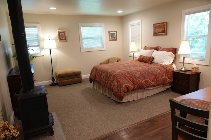 Sebastopol Guesthouse - Santa Rosa, CA