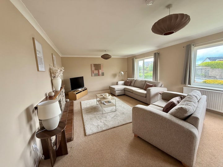 Scenic Detached Home In North Wales - 뱅거