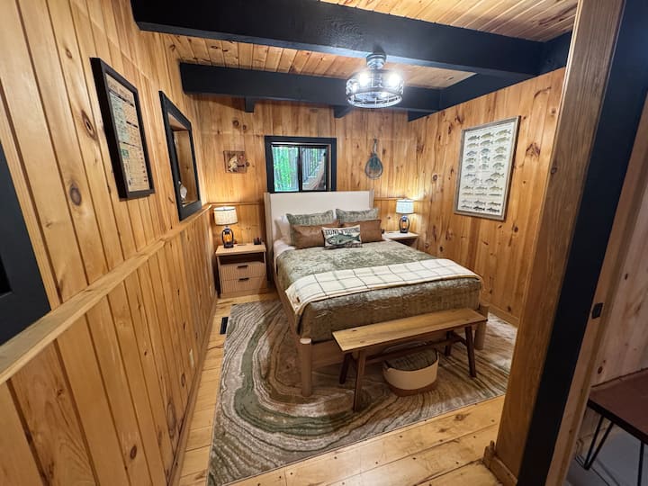 Welcome to the Fish Room bedroom at Timberhawk! This fish themed room can accommodate up to two guests with a queen sized bed. It also has a walk-in closet for organizing all of your personal items!