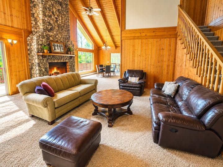 Large Cabin Style Home Sleeps 25 - 앵커리지