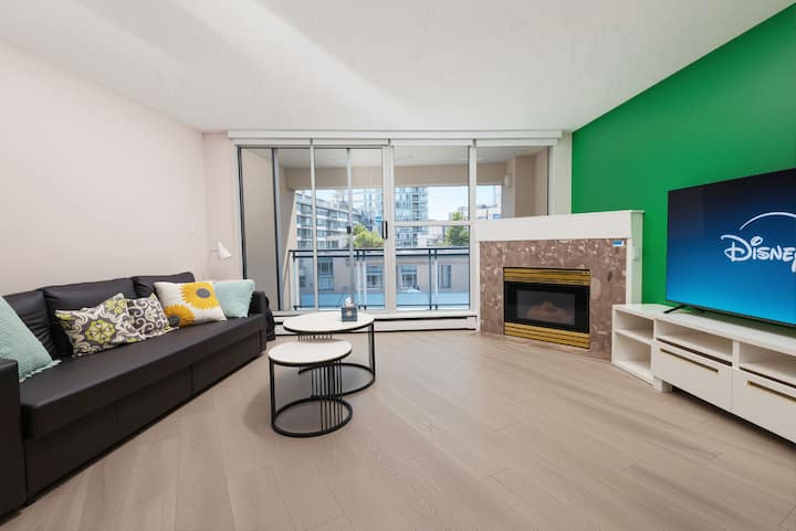 Walk To Fifa Stadium 2-br Legal Str Apartment - Vancouver