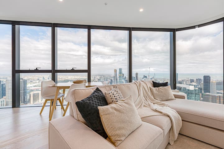 Sky-high Luxury : Pool, Gym, Parking & Views - Melbourne