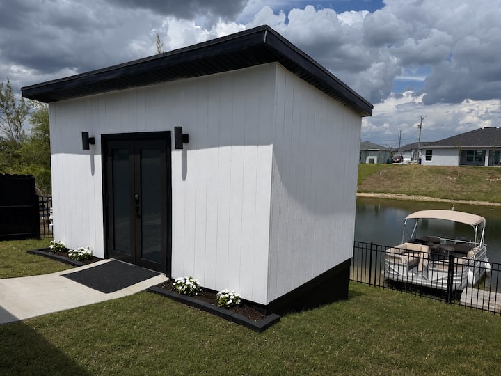 Modern Canal-front Tiny Home Luxury Retreat - Cape Coral, FL
