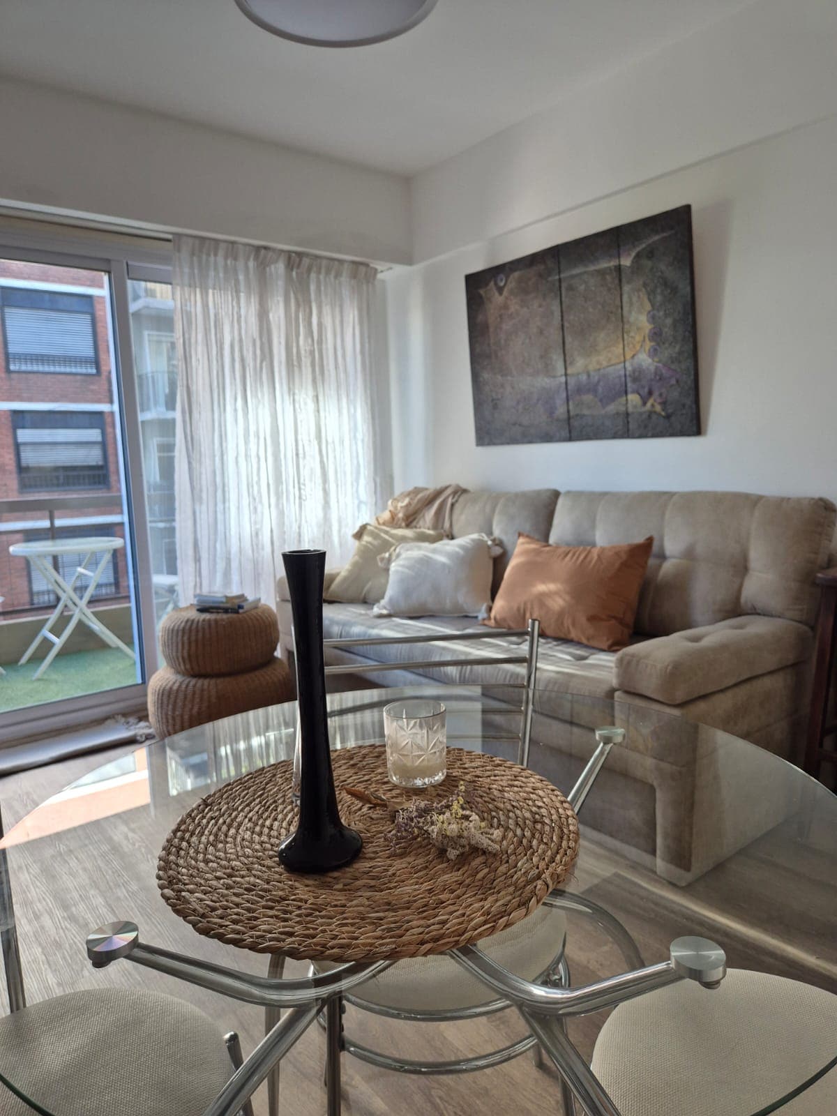 Estudio con balcón y aire acondicionado