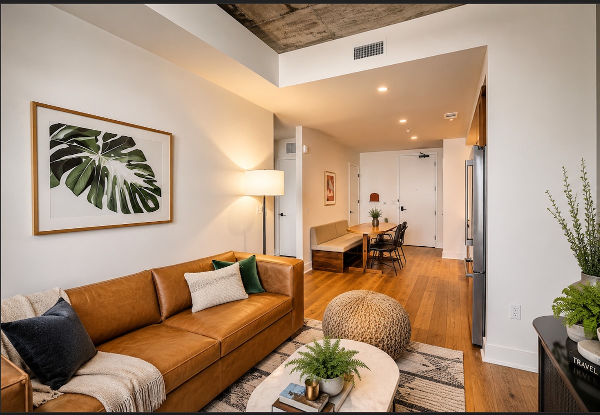 Rainey Street Luxury High Rise with Rooftop Pool