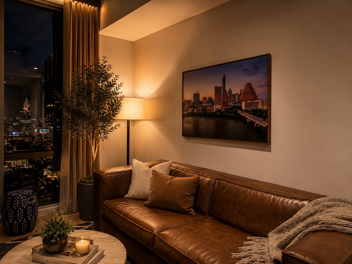 Rainey Street Luxury High Rise with Rooftop Pool